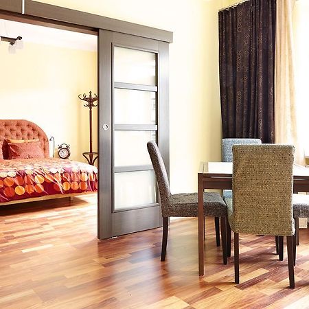 ורשה Lovely Funky Flat Near Royal Park מראה חיצוני תמונה