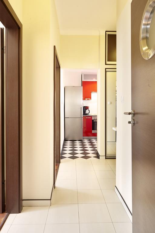 ורשה Lovely Funky Flat Near Royal Park מראה חיצוני תמונה