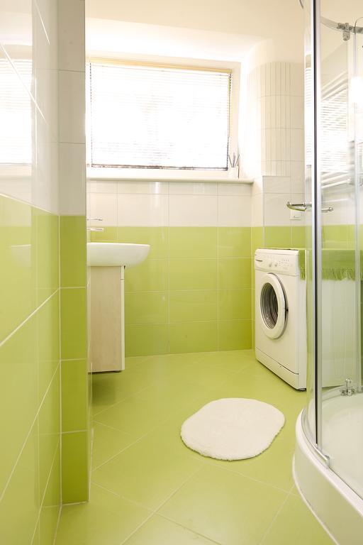 ורשה Lovely Funky Flat Near Royal Park מראה חיצוני תמונה