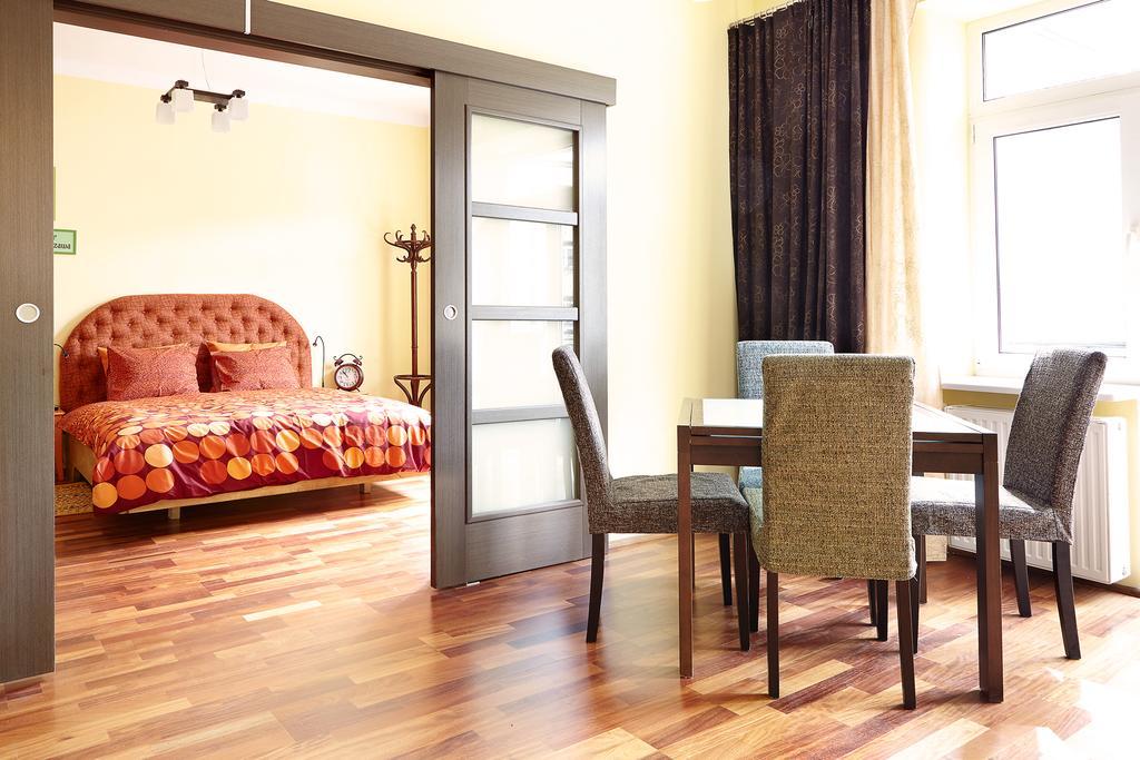 ורשה Lovely Funky Flat Near Royal Park מראה חיצוני תמונה